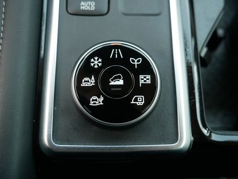 Certified 2025 Nissan Pathfinder SV w/ SV Premium Package AWD/4WD image 31
