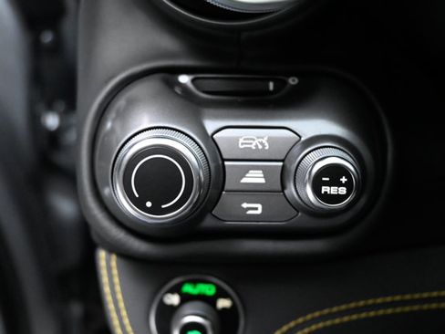 Used 2022 Ferrari Portofino M RWD image 75