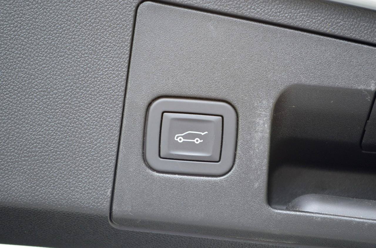 Used 2025 Cadillac XT4 Sport AWD/4WD image 16
