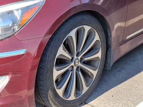 Used 2013 Hyundai Genesis 5.0 R-Spec image 9