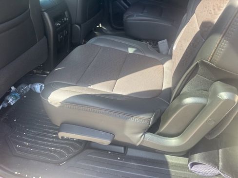 Used 2023 Chevrolet Traverse High Country image 13