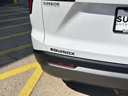 New 2027 Chevrolet Equinox LT w/ Convenience Package II FWD image 5