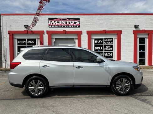 Used 2019 Nissan Pathfinder SL AWD/4WD image 1