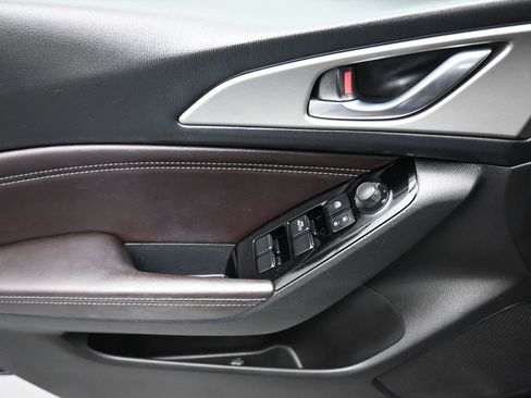 Used 2017 MAZDA MAZDA3 Touring image 10