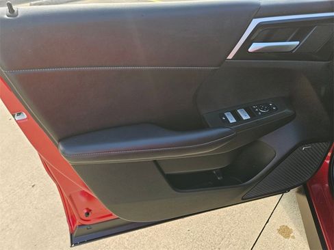 Used 2025 Mitsubishi Outlander SE image 14