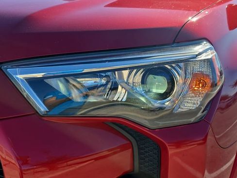 Certified 2022 Toyota 4Runner TRD Off-Road Premium image 31