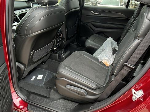 New 2025 Jeep Grand Cherokee L Altitude image 18