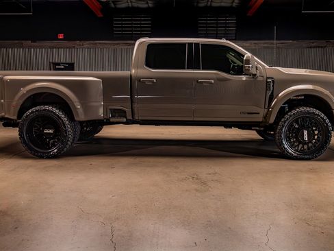 Used 2026 Ford F450 Platinum w/ Platinum Plus Package image 11