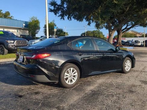 Used 2025 Toyota Camry LE image 4