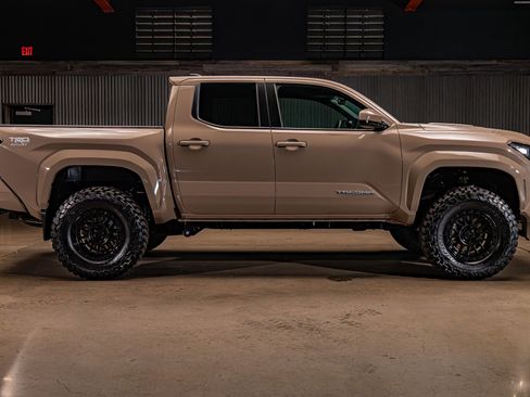 Used 2026 Toyota Tacoma TRD Sport AWD/4WD image 11