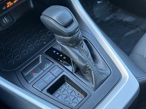 Used 2025 Toyota RAV4 XLE image 20