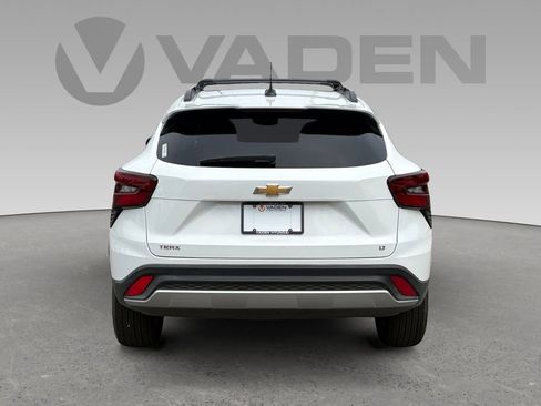 Used 2026 Chevrolet Trax LT FWD image 21