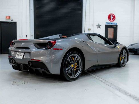 Used 2018 Ferrari 488 Spider image 8