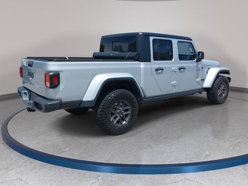 Used 2024 Jeep Gladiator Sport AWD/4WD image 5