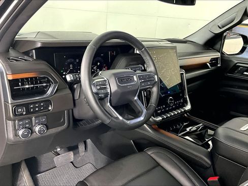 Used 2025 GMC Yukon Denali AWD/4WD image 17
