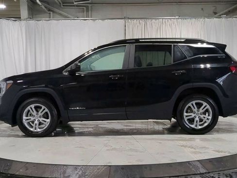 Used 2023 GMC Terrain SLE w/ Driver Convenience Package image 5