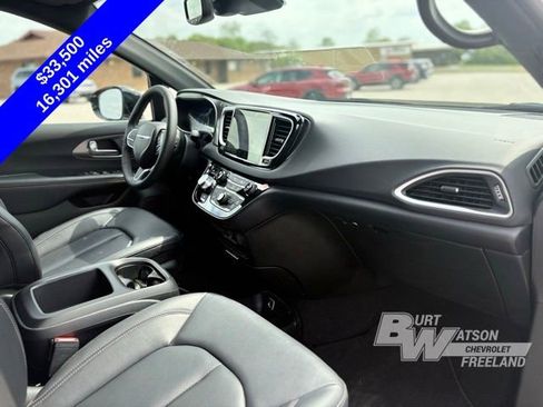 Used 2026 Chrysler Pacifica Select FWD image 25