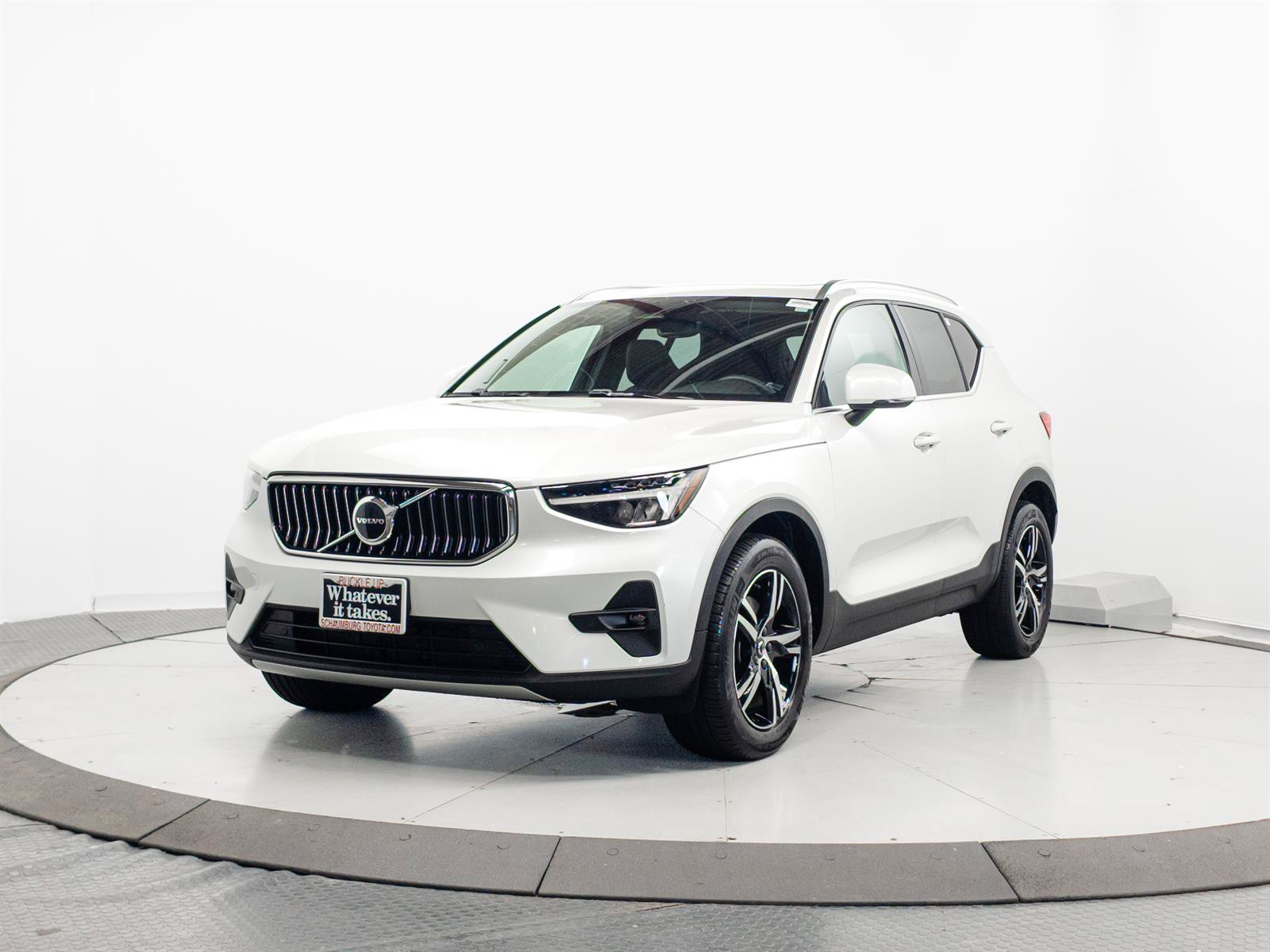 Used 2023 Volvo XC40 B5 Plus AWD/4WD image 3