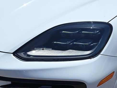 Used 2024 Porsche Cayenne AWD/4WD image 35