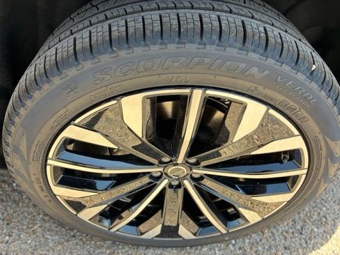 New 2026 Volvo XC90 B6 Plus w/ Protection Package Premier AWD/4WD image 32
