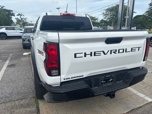 Used 2025 Chevrolet Colorado Trail Boss AWD/4WD image 8