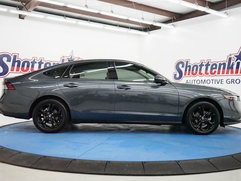 Certified 2025 Honda Accord SE image 9