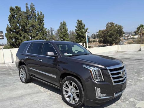 Used 2015 Cadillac Escalade Premium image 45