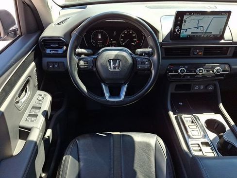 Used 2024 Honda Pilot Touring image 2