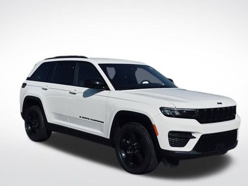 Certified 2023 Jeep Grand Cherokee Altitude AWD/4WD image 5