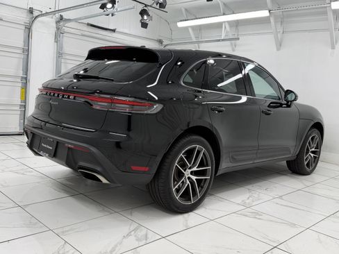Certified 2025 Porsche Macan image 11