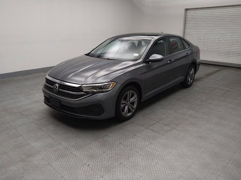 Used 2024 Volkswagen Jetta SE FWD image 2