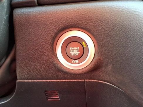 New 2026 Chrysler Pacifica Select w/ S Appearance Package FWD image 11