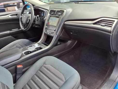 Used 2019 Ford Fusion SE image 28