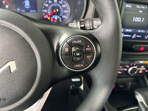 Used 2022 Kia Soul LX image 16