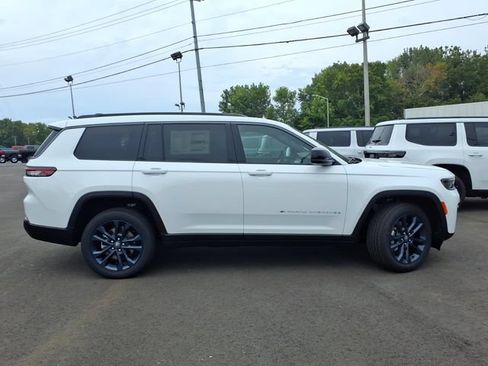 New 2026 Jeep Grand Cherokee L Limited AWD/4WD image 2