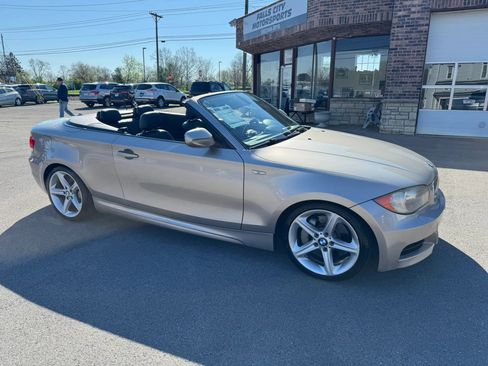 Used 2011 BMW 135i Convertible RWD image 17
