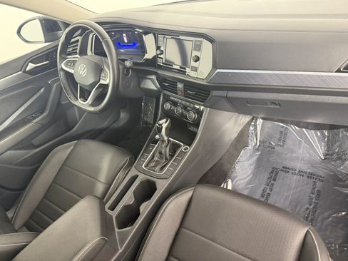 Used 2023 Volkswagen Jetta SE w/ Panoramic Sunroof Package FWD image 11