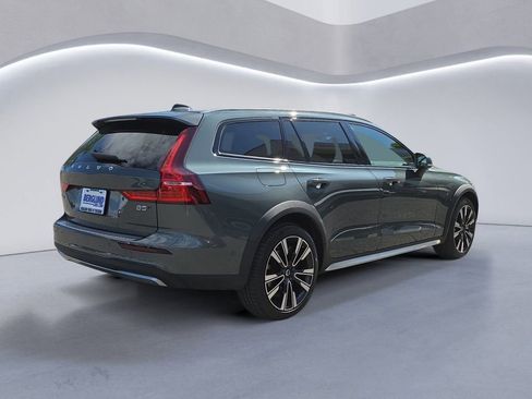 Used 2026 Volvo V60 B5 Cross Country Ultra w/ Protection Package Premier AWD/4WD image 4
