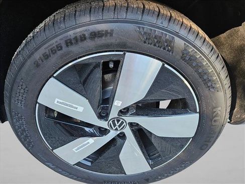 New 2025 Volkswagen Taos S image 10