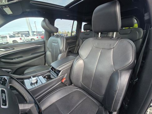 Used 2023 Jeep Grand Cherokee Overland w/ Advanced Protech Group III image 26