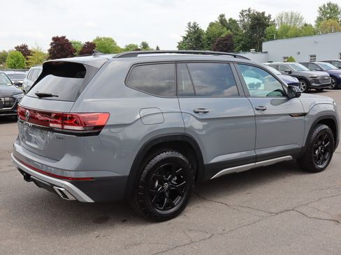 Used 2025 Volkswagen Atlas Peak Edition SE AWD/4WD image 5
