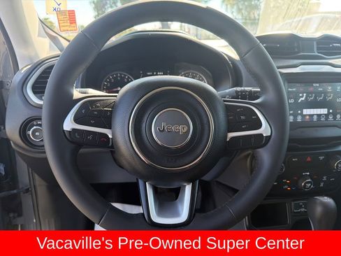 Used 2019 Jeep Renegade Latitude FWD image 14