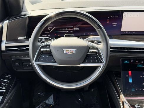 Certified 2025 Cadillac Escalade Premium Luxury AWD/4WD image 21