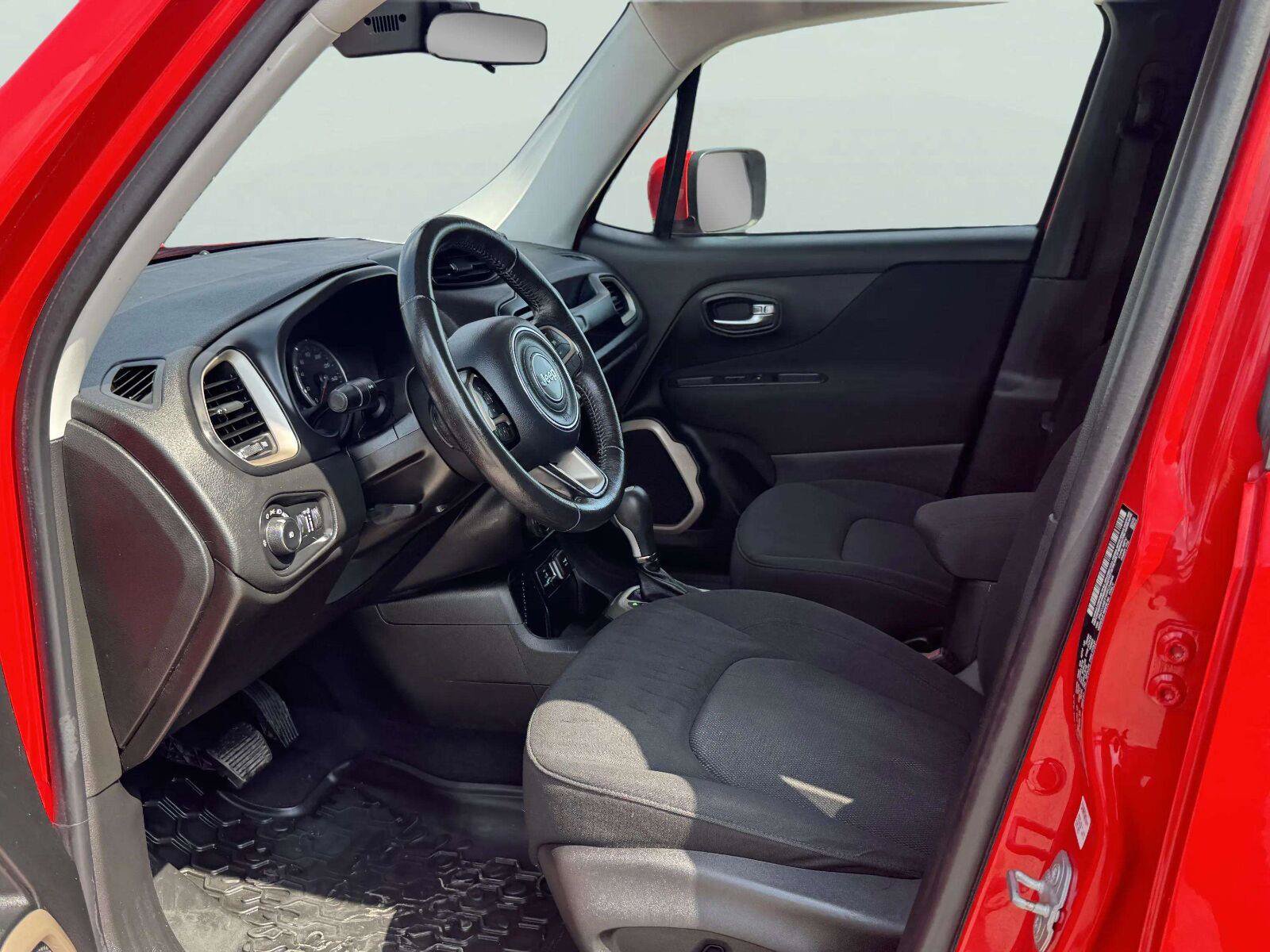 Used 2015 Jeep Renegade Latitude w/ Popular Equipment Group FWD image 20