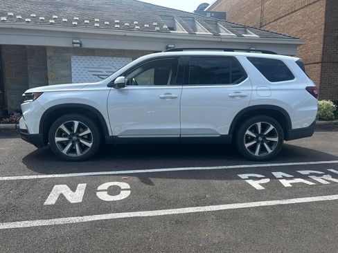 Certified 2025 Honda Pilot Elite image 5