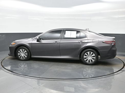 Used 2023 Toyota Camry LE image 3