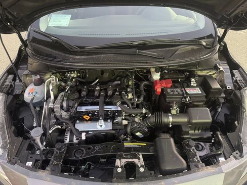 New 2025 Nissan Versa SR w/ Trunk Package image 32