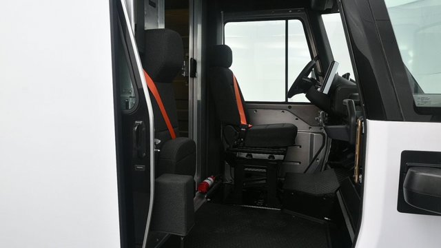 Used 2024 Chevrolet Brightdrop 400 w/ Commercial Equipment Package AWD/4WD image 10