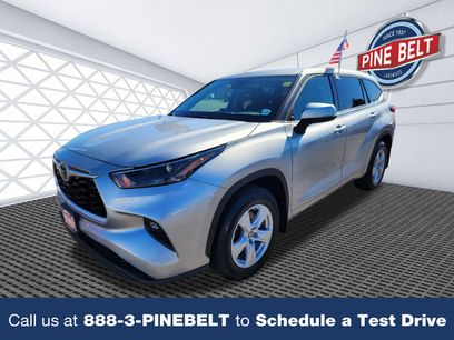 Used 2022 Toyota Highlander LE