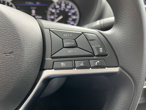 Used 2025 Nissan Sentra SV w/ Trunk Package image 23